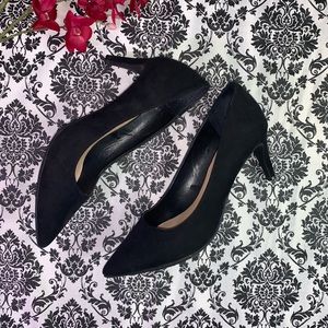 White Mountain | Black Suede Pumps